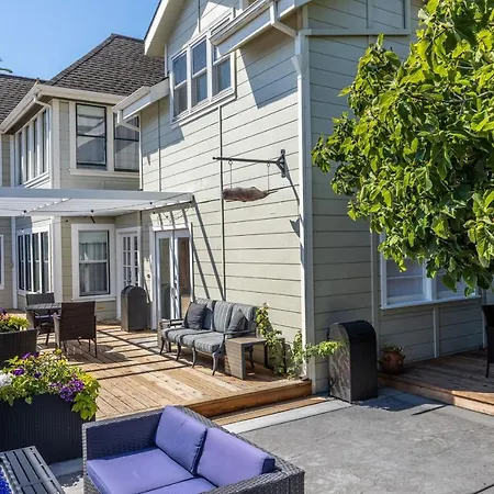 Nantucket Penthouse - Walk To Restaurants Beaches Activies & So Much More